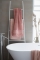 Beddinghouse badgoed Sheer terra en soft pink sfeer badkamer