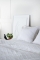Linolux dekbedovertrek Cedar wit detail sfeer 